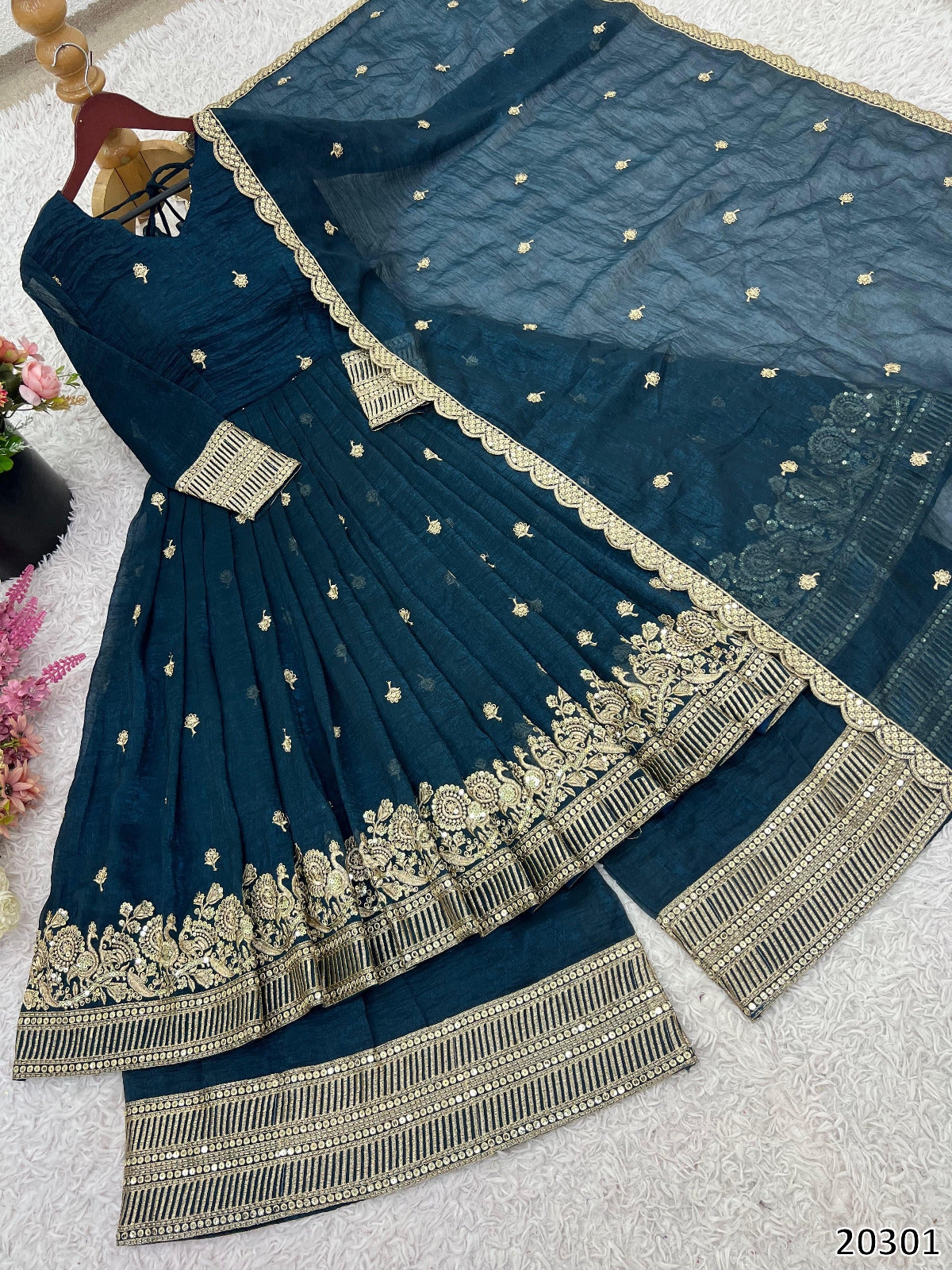 🌸 Elegant Heavy Embroidered Sequence Work Set*
👗 Category: Women’s Ethnic Wear