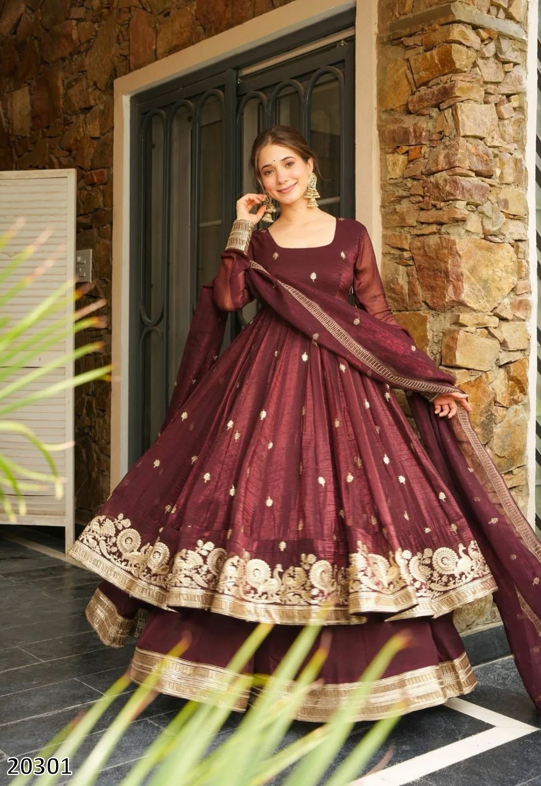 🌸 Elegant Heavy Embroidered Sequence Work Set*
👗 Category: Women’s Ethnic Wear