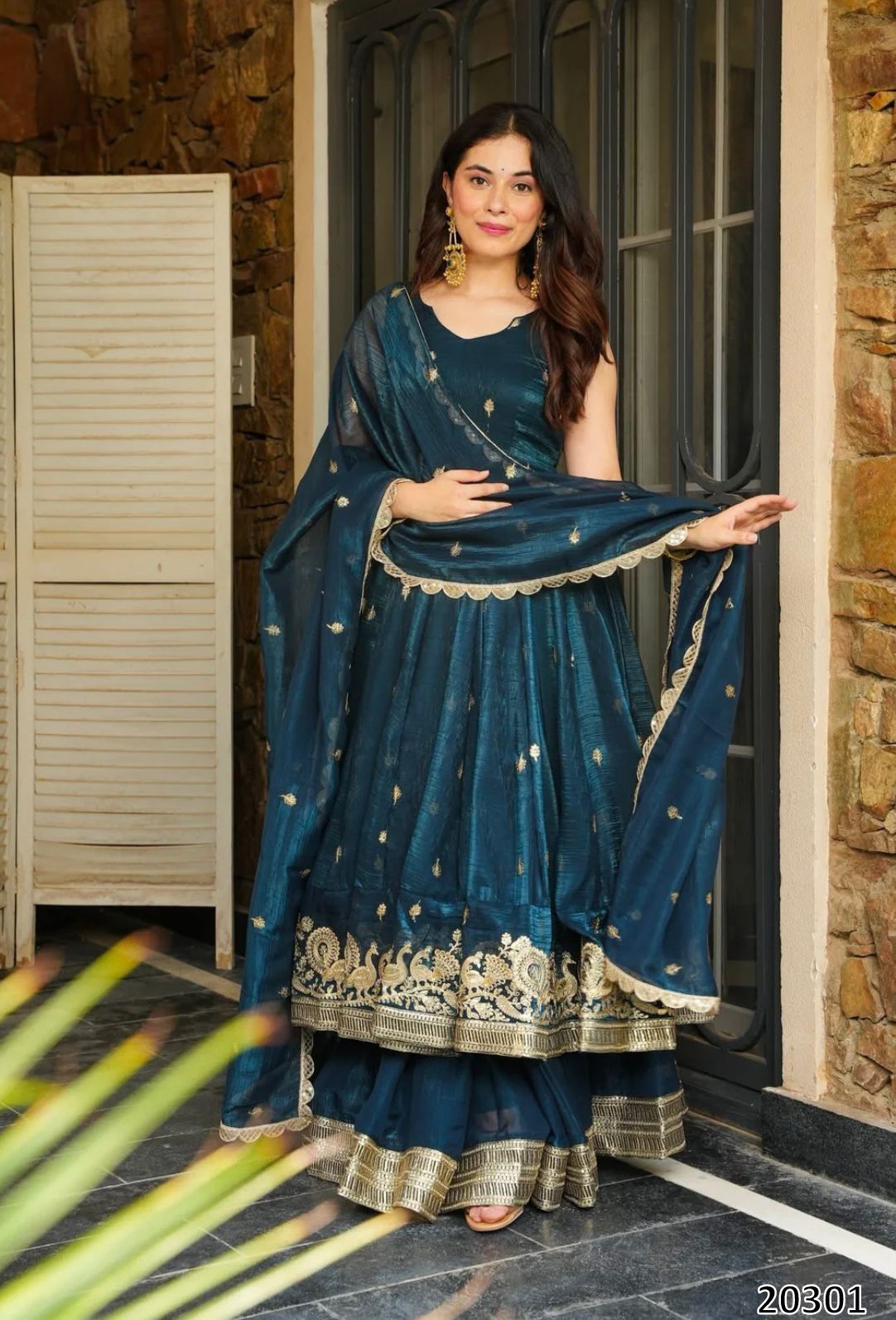 🌸  Elegant Heavy Embroidered Sequence Work Set*

👗 Category: Women’s Ethnic Wear