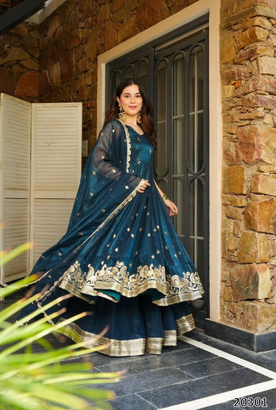 🌸  Elegant Heavy Embroidered Sequence Work Set*

👗 Category: Women’s Ethnic Wear
