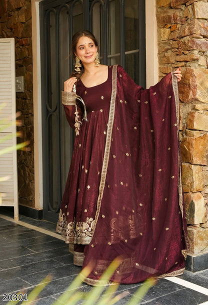🌸  Elegant Heavy Embroidered Sequence Work Set*

👗 Category: Women’s Ethnic Wear
