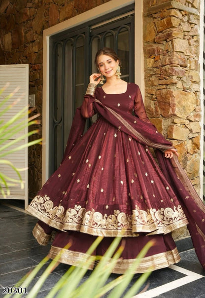 🌸  Elegant Heavy Embroidered Sequence Work Set*

👗 Category: Women’s Ethnic Wear