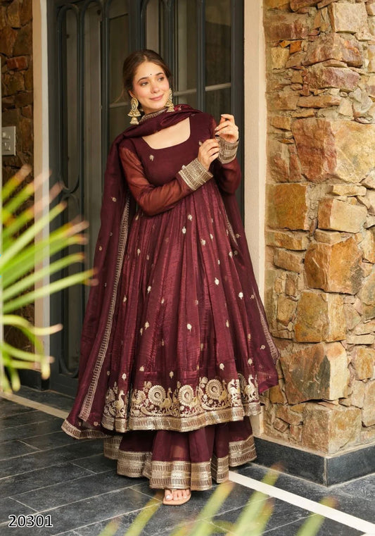 🌸  Elegant Heavy Embroidered Sequence Work Set*

👗 Category: Women’s Ethnic Wear