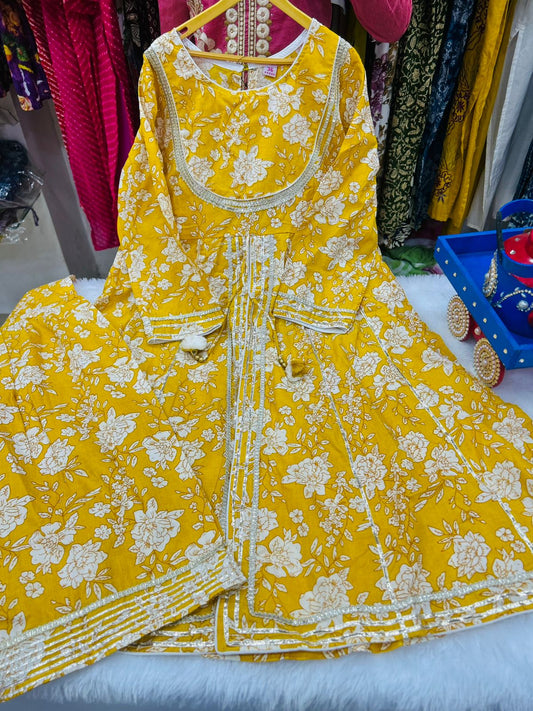 Kids festive sarara set 
Pure cotton designer kurti with flairy sarara all over lace n work