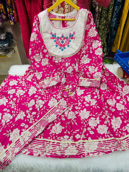 Kids festive sarara set 
Pure cotton designer kurti with flairy sarara all over lace n work